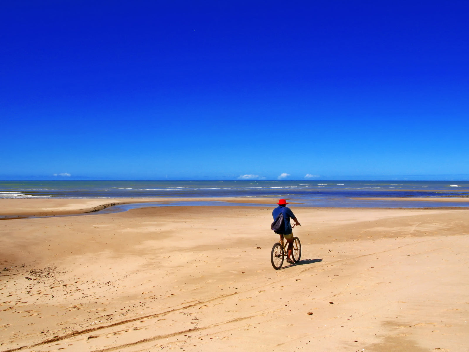 Ciclista, Camuruxatiba, Bahia, Brasil