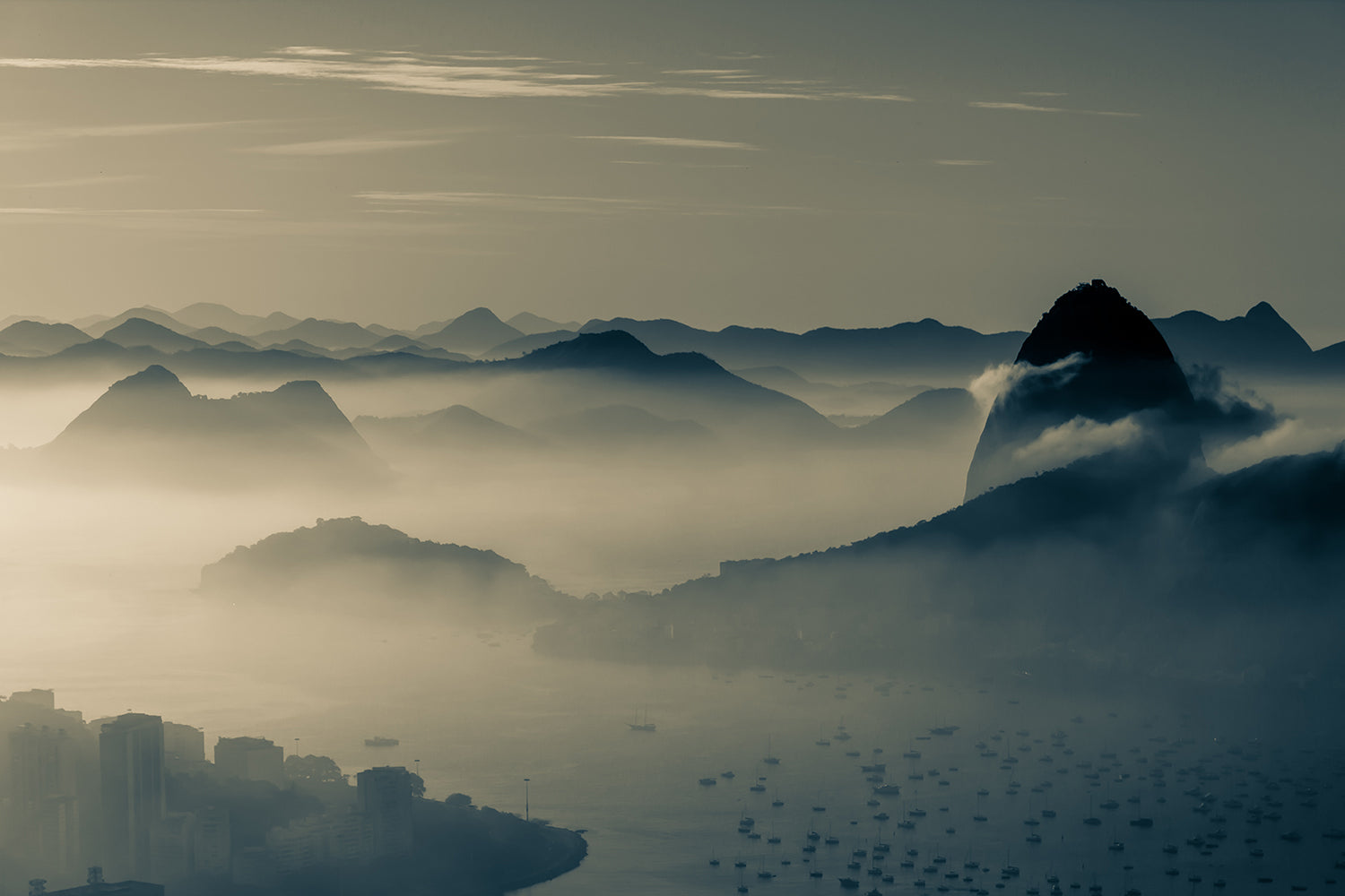 Por trás da neblina I